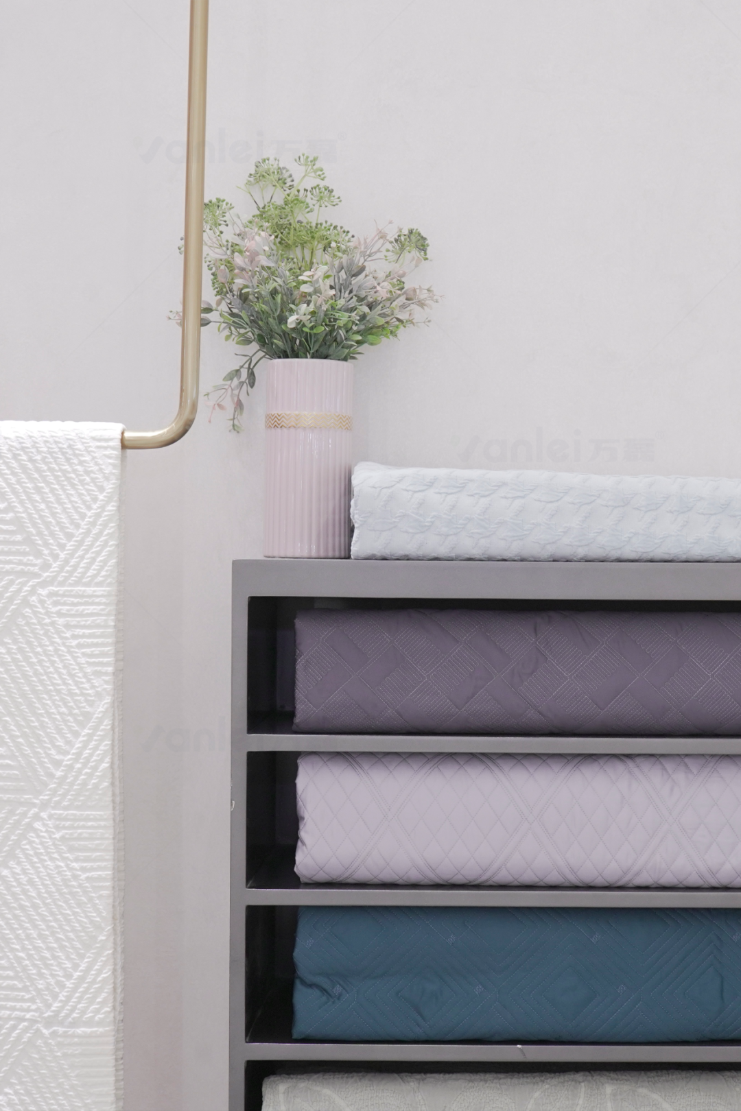 萬磊案例賞析 | 金屬遇上絲絨，尋覓絲質(zhì)般舒適生活