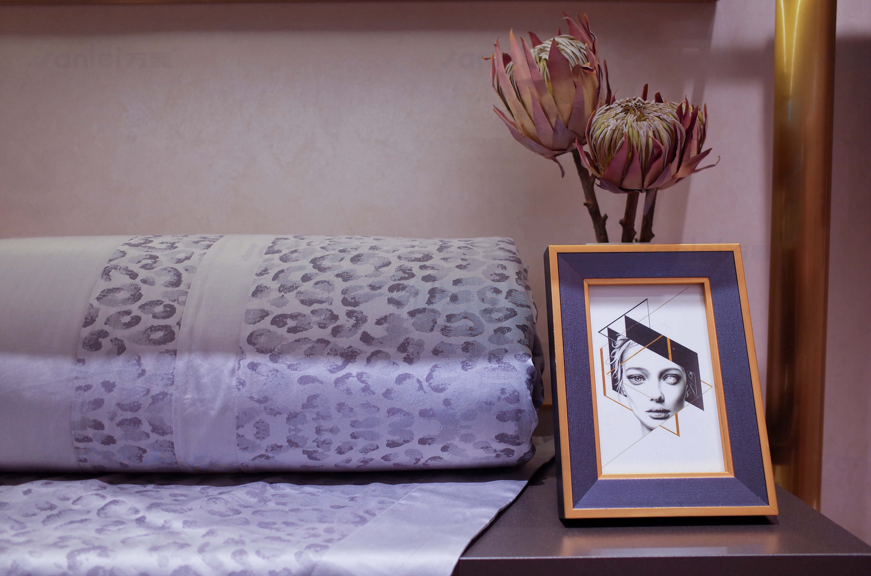 萬磊案例賞析 | 金屬遇上絲絨，尋覓絲質(zhì)般舒適生活