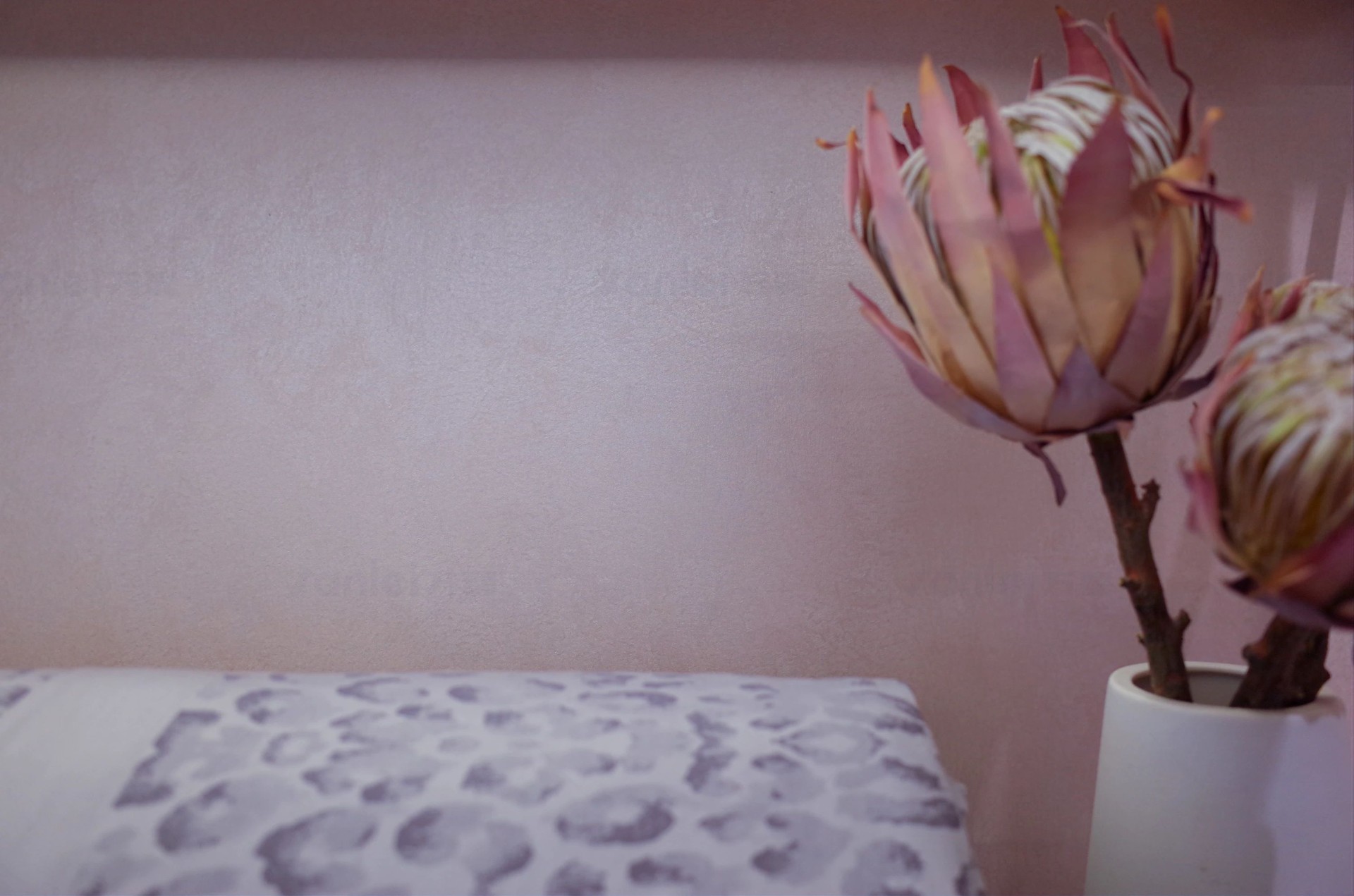 萬磊案例賞析 | 金屬遇上絲絨，尋覓絲質(zhì)般舒適生活