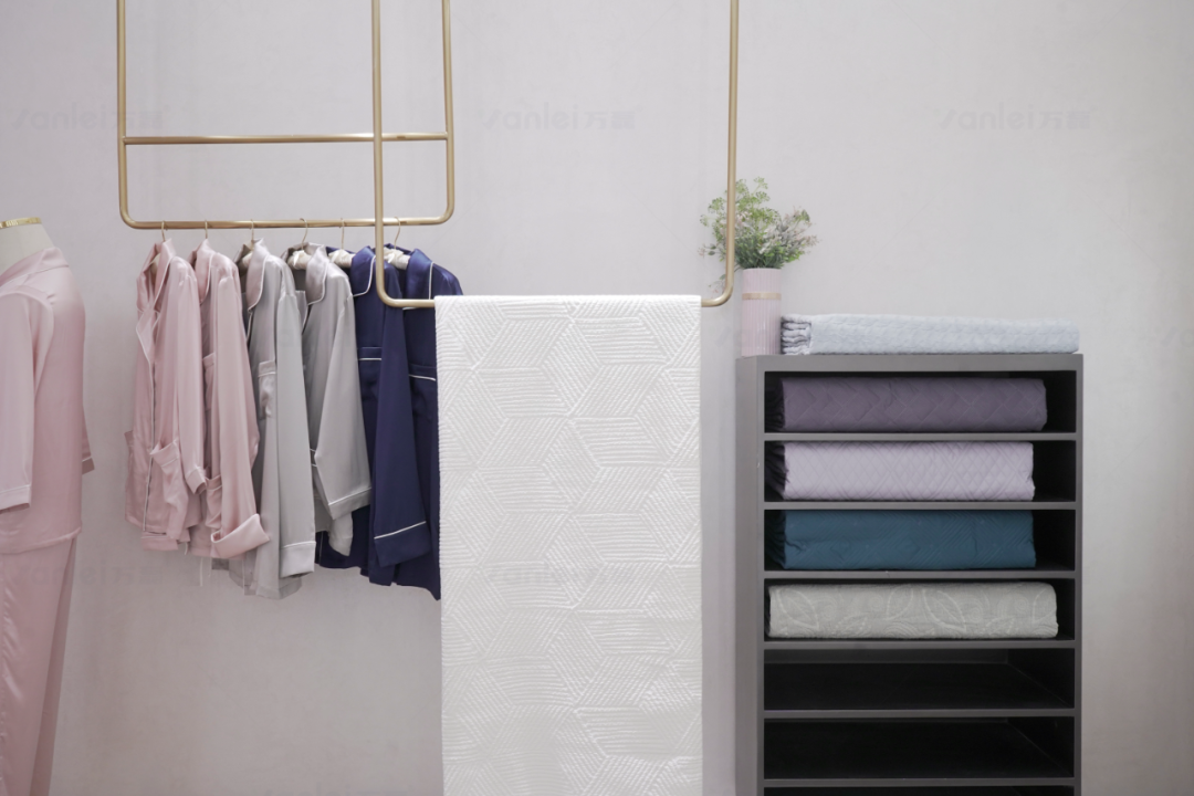 萬磊案例賞析 | 金屬遇上絲絨，尋覓絲質(zhì)般舒適生活