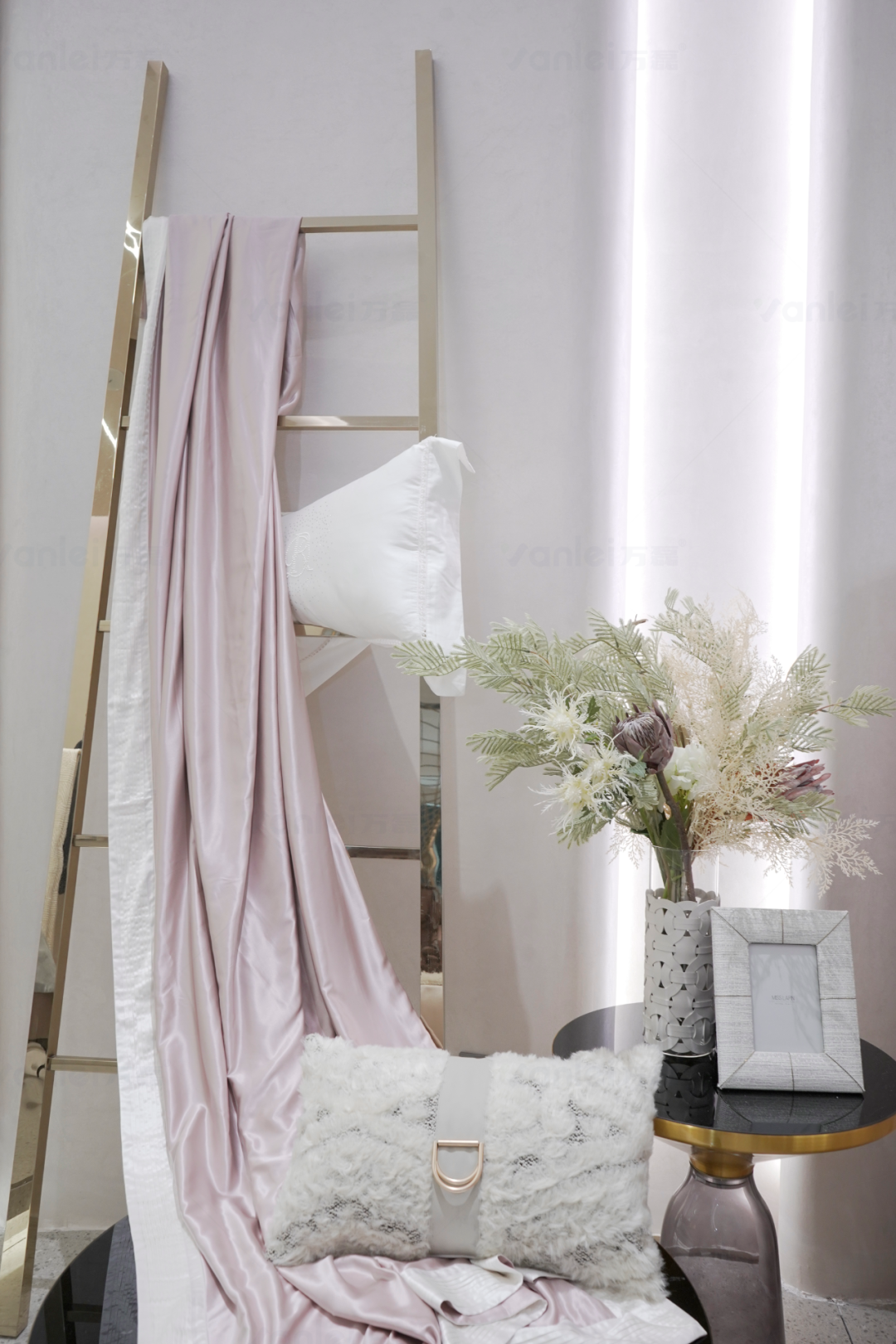 萬磊案例賞析 | 金屬遇上絲絨，尋覓絲質(zhì)般舒適生活