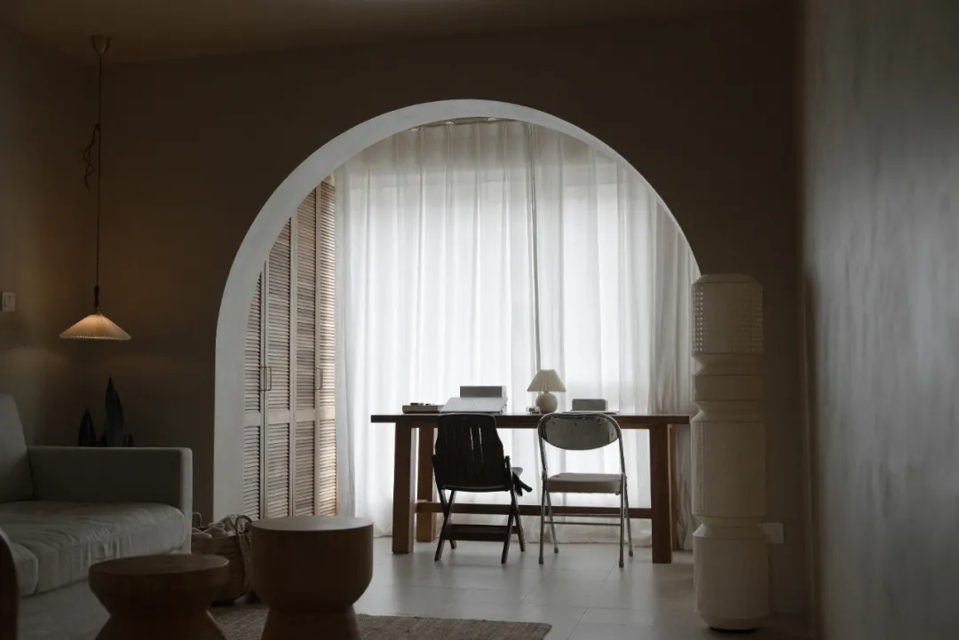 84㎡簡(jiǎn)約風(fēng)小宅，微水泥做基調(diào)，住2人3貓溫柔又治愈